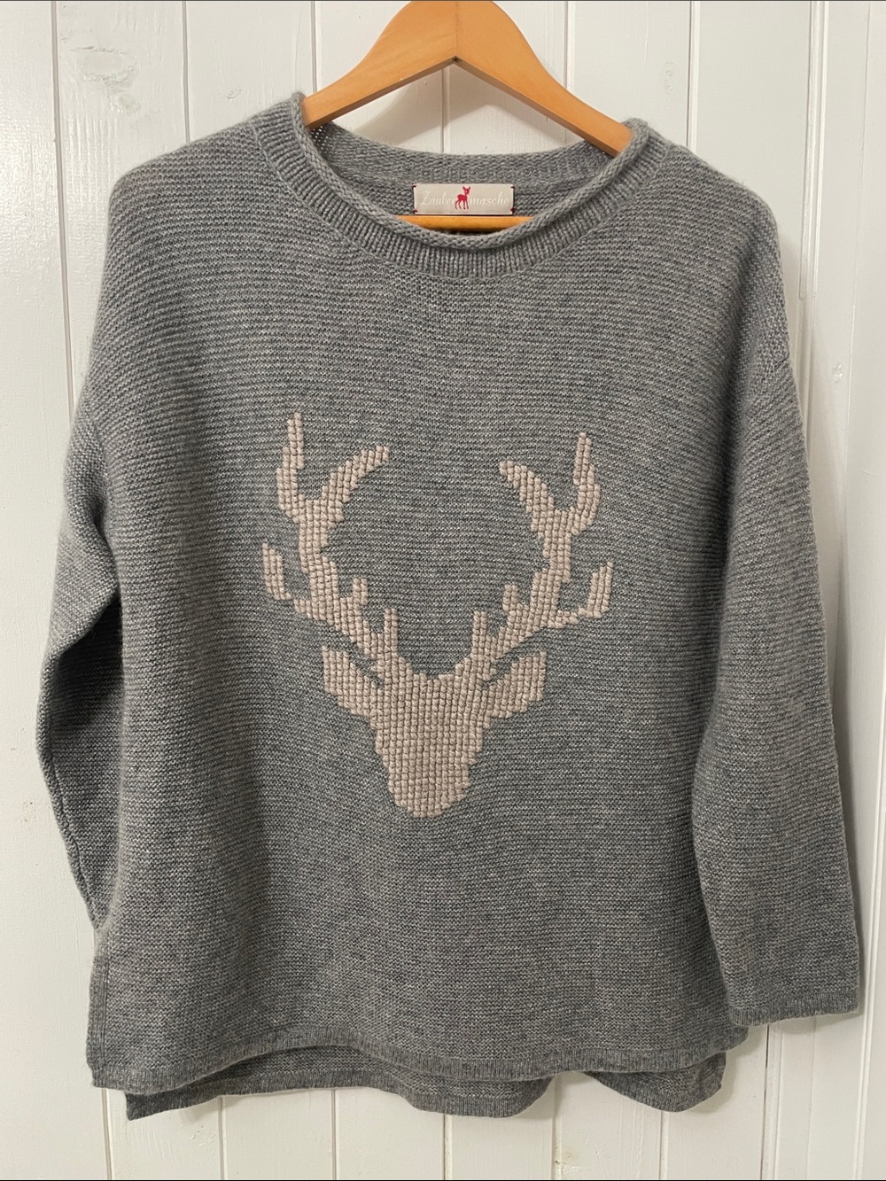 100% cashmere Cozy Gray Crewneck Sweater with Cream Deer Motif - m/l